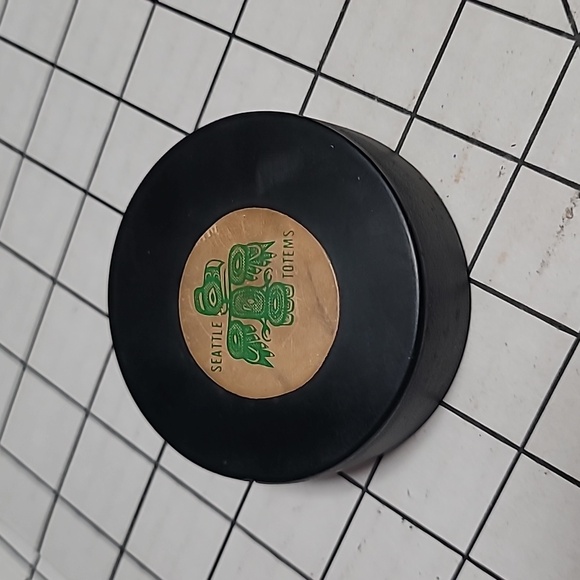 Seattle‎ Totems Hockey Puck
